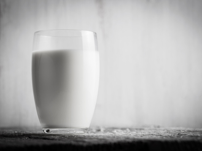 Trinkglas mit Milch